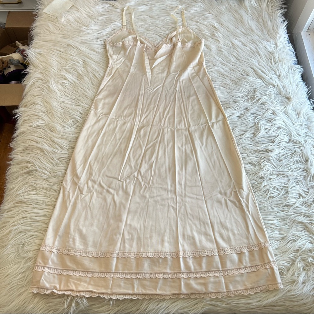 Vintage Sears Full Slip Dress Womens 34 Nylon Coquette Tiered Lace 80s Beige - Picture 6 of 9